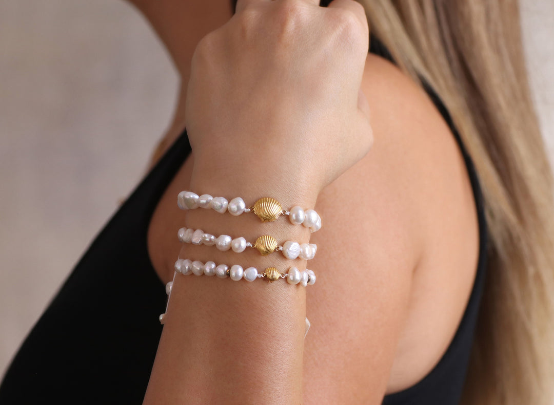 SHELL AND PEARL BRACELET | 18K GOLD AND PEARL BRACELET | ADJUSTABLE BRACELET | STACKING BRACELET | VALENTINE GIFT | PEARL JEWELLERY