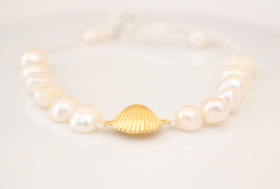 SHELL AND PEARL BRACELET | 18K GOLD AND PEARL BRACELET | ADJUSTABLE BRACELET | STACKING BRACELET | VALENTINE GIFT | PEARL JEWELLERY